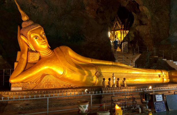 Private tour of three temples from Khao Lak with lunch