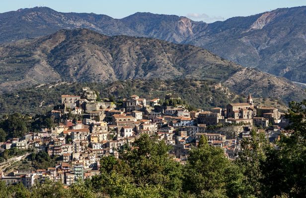 Private Castiglione, Alcantara Gorges and wine tasting tour