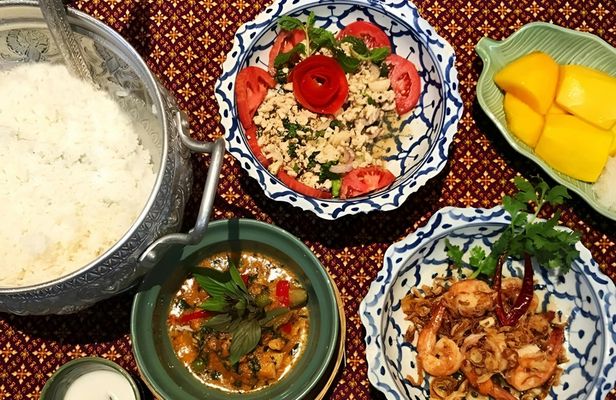 Half-day Thai cooking class in Bangkok