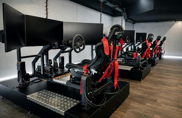 Motion racing simulator experience at Simudrom in Vienna
