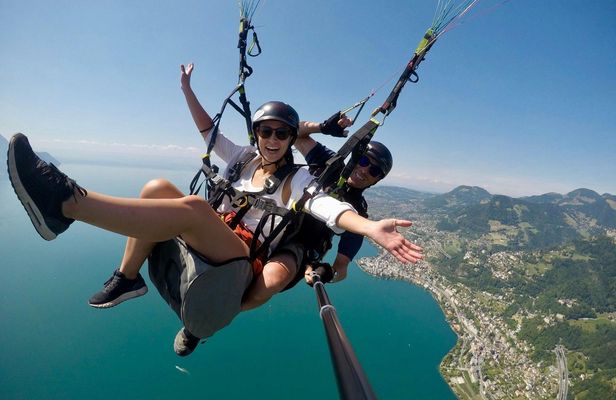 Tandem paragliding adventure over Lake Geneva in Montreux