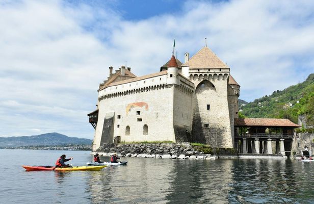 Guided Château Chillon kayak tour