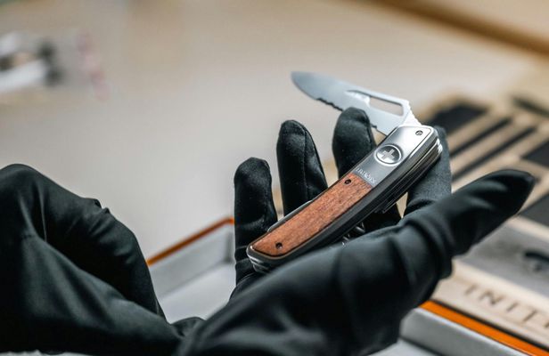 Swiss army knife workshop in Geneva