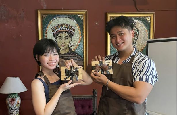 2-hour chocolate-making workshop with tasting