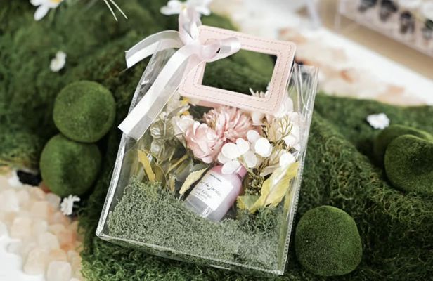 Saigon perfume crafting and floral gift box design workshop