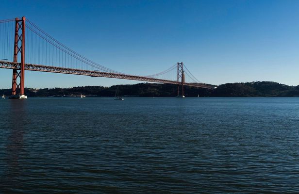 Private sailing adventure on the Tagus River in Lisbon