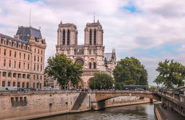 Guided tour of Île de la Cité, Notre Dame audio guide and cruise