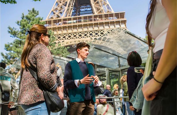 City tour and Eiffel Tower second floor with reserved access