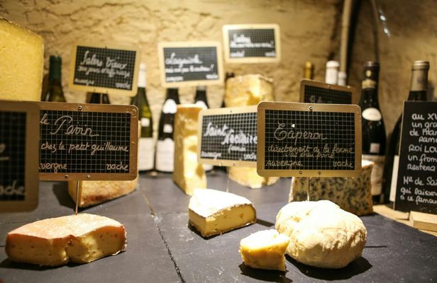 Bordeaux cheese tasting with over 100 cheeses and wine