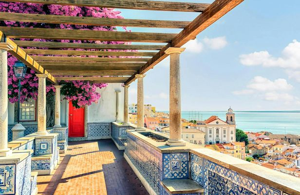Private 4x4 tour of Lisbon's landmarks and local flavours