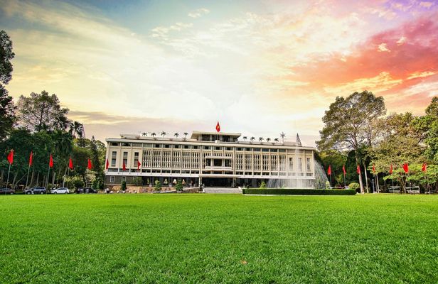 Guided tour to Independence Palace and War Remnants Museum