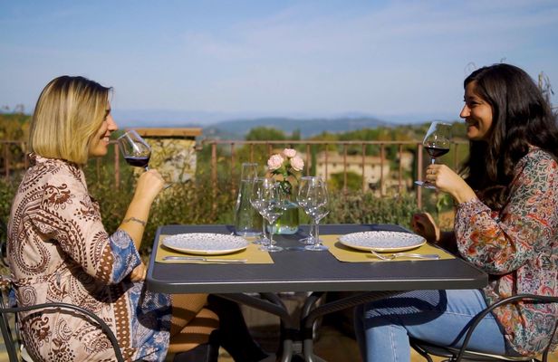 The essence of Tuscany tour with wine tasting and lunch
