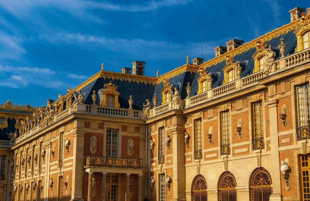Versailles Palace with guide, entry and round-trip transfer from Paris