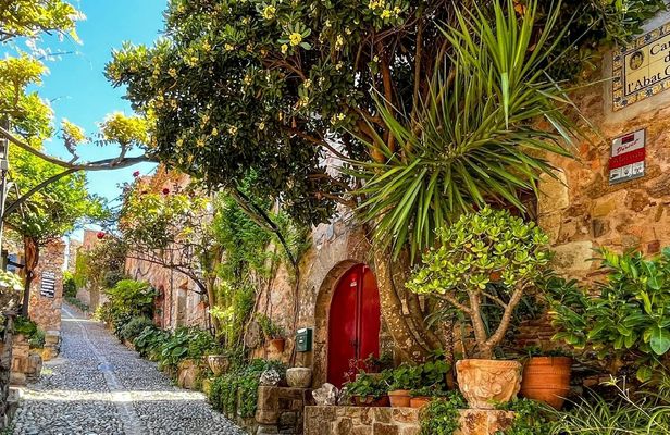 Full-day Montserrat and Costa Brava's Tossa de Mar tour from Barcelona