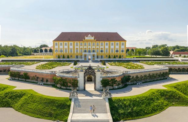 Schloss Hof Palace guided tour with from Vienna