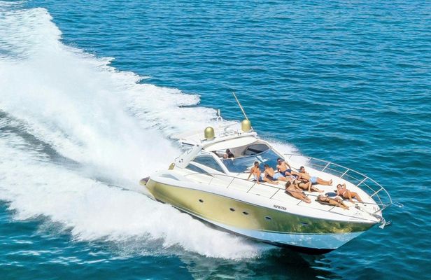 Albufeira private yacht cruise to Benagil Caves with drinks