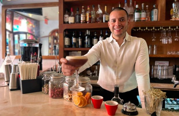 Chinatown and Little Italy food tour with 6 tastings