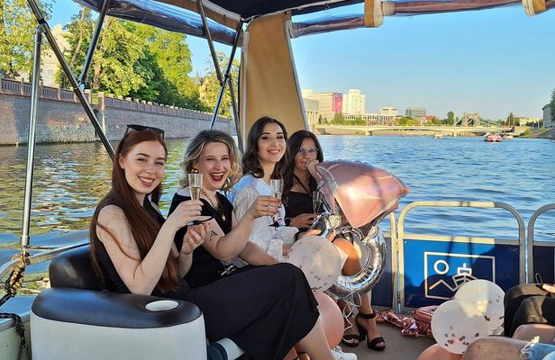 Wrocław river cruise with welcome drink and music