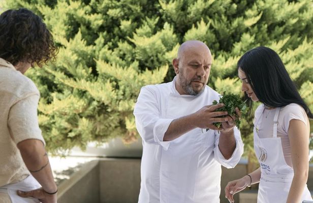 Cooking class in Mykonos with wine and food tasting