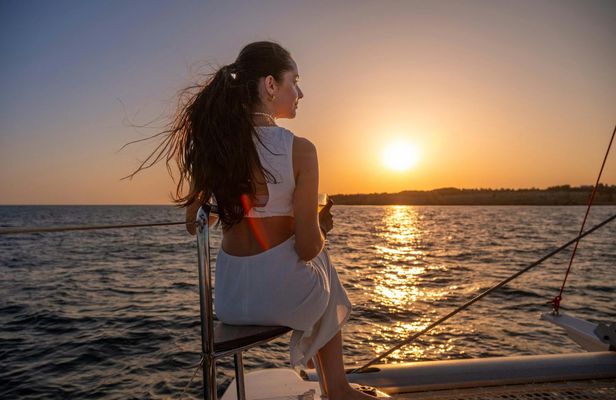 Albufeira sunset cruise with food tasting live DJ and open bar