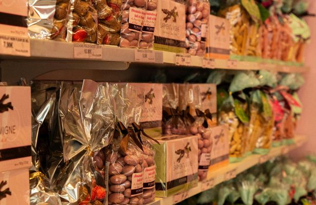 Small-group guided walking food tour with Champagne in Reims