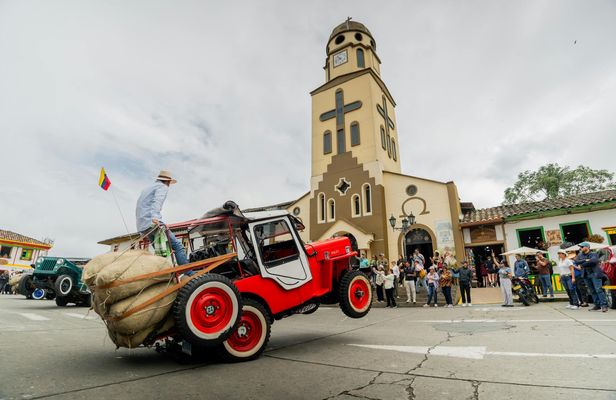 Full-day private tour to Salento, Filandia and Cocora Valley