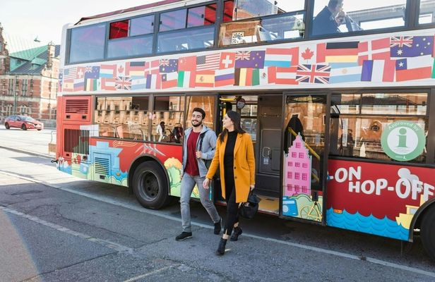 Copenhagen hop-on hop-off bus with 1-hour boat cruise