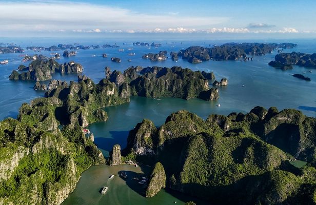 Ha Long Bay full-day cruise with caves and island visit