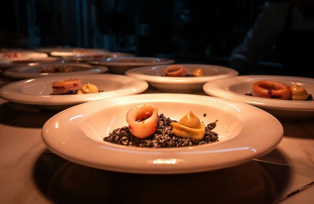 El Born Bites: Local Food and Wine Tasting Tour in Barcelona