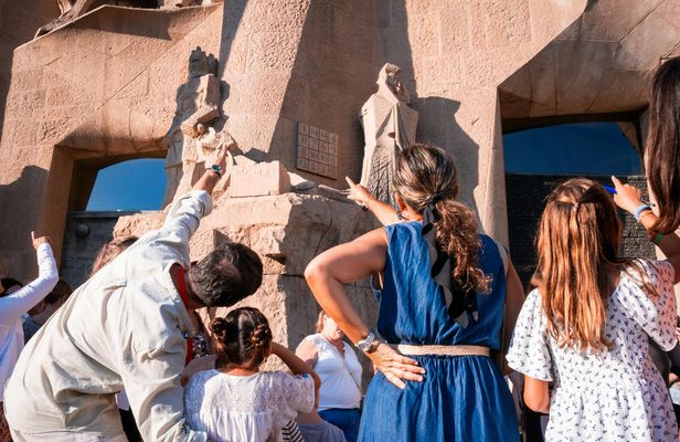 Sagrada Familia family-friendly small group tour