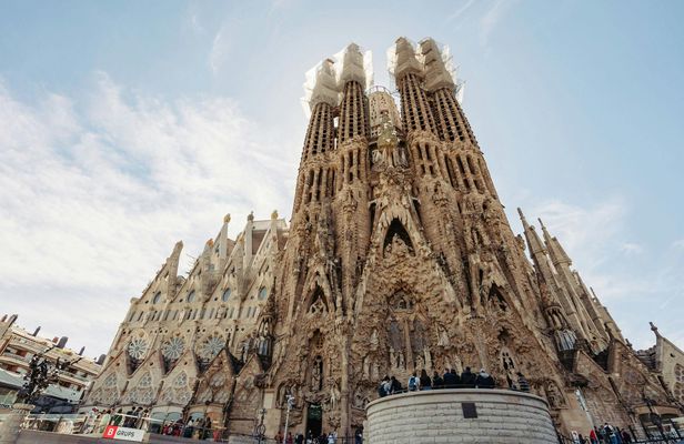 Sagrada Familia highlights guided tour with skip-the-line entry
