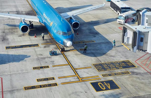 Hanoi Noi Bai Airport fast-track service on departure or arrival
