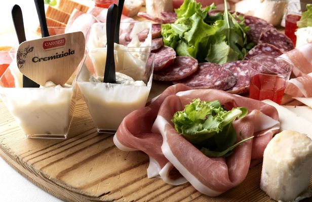 Cheese and salumi tasting on Lake Como Mountains