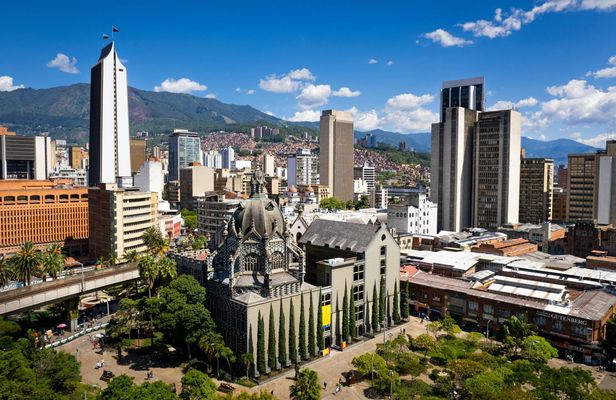 Full-Day Medellín private tour with Metrocable and Comuna 13