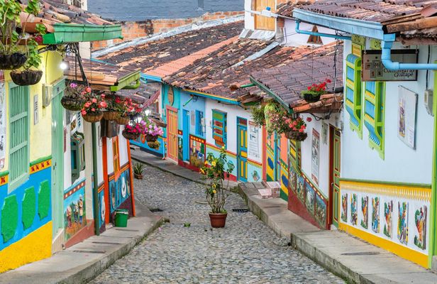 Full-day Guatapé private tour with Piedra del Peñol from Medellín