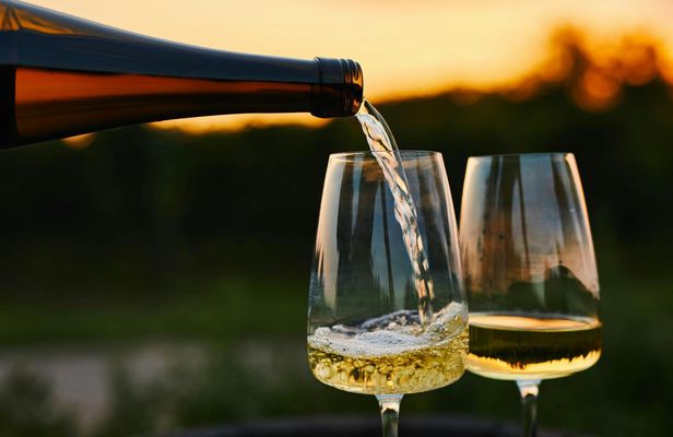 Sunset dinner in the vineyards at Masseria Torleanzi