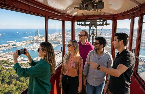 Barcelona tour with Montjuïc, Old Town, cable car and cruise
