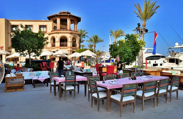 Port Ghalib tour by night with dinner from Marsa Alam and Quseir