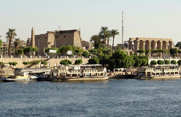 7-day Tour of Luxor and Aswan Highlights aboard Iberotel Crown Emperor