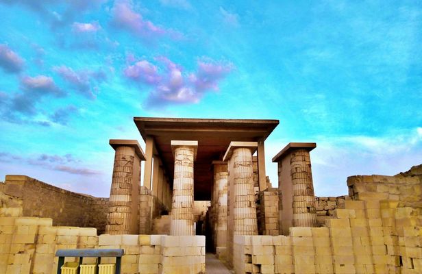Full-Day Memphis, Sakkara, Giza Pyramids and Sphinx Tour from Cairo