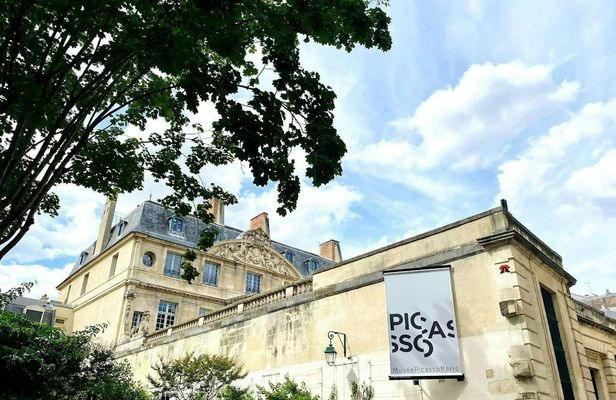 Paris self-guided audio tour with Picasso Museum entry ticket