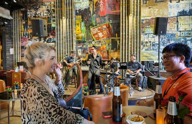 Bangkok night tour in local bars with live music and drinks