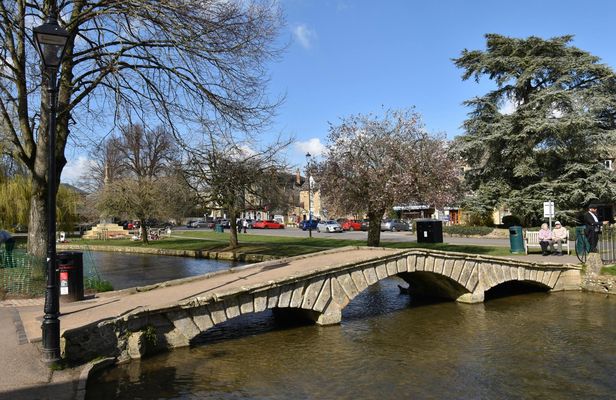 Private Cotswolds full-day tour from London by black cab