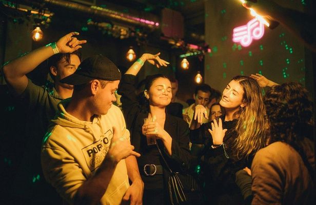 Porto New Year's Eve pub crawl with drinks and VIP club entry