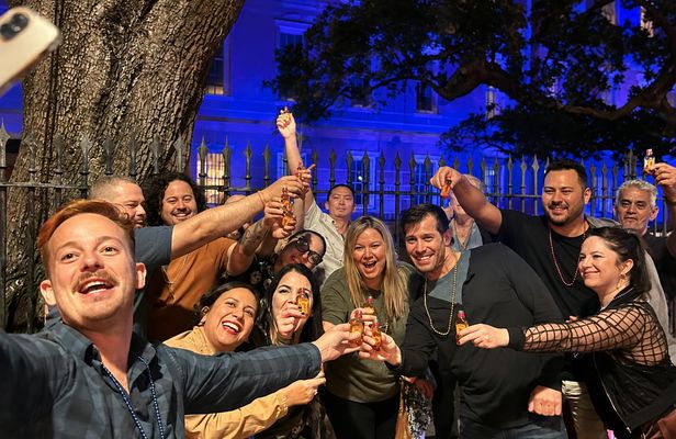 Big easy ghost and vampire pub crawl in New Orleans