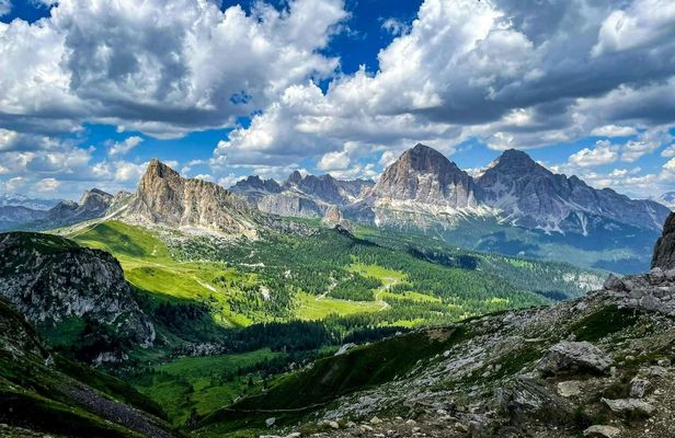 Dolomites full-day trip with Cortina and two lakes