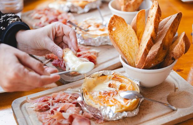 Traditional food tour in Marseille