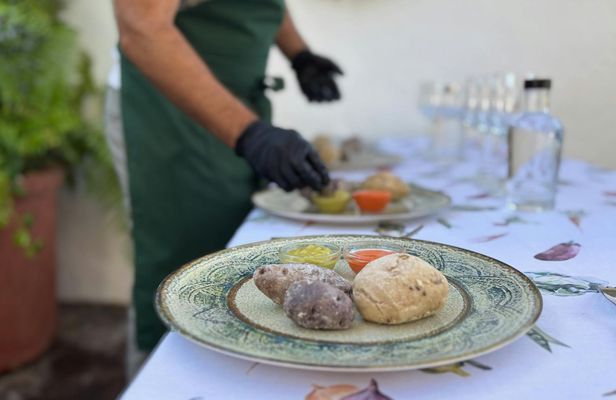 Secrets of Canarian mojo workshop at El Molino Blanco