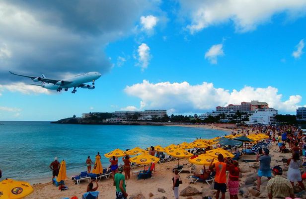 St Maarten Excursion: Island Sightseeing + Beach & Shopping.