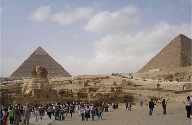 Private Tour: Pyramids of Giza Memphis Saqqara with Lunch